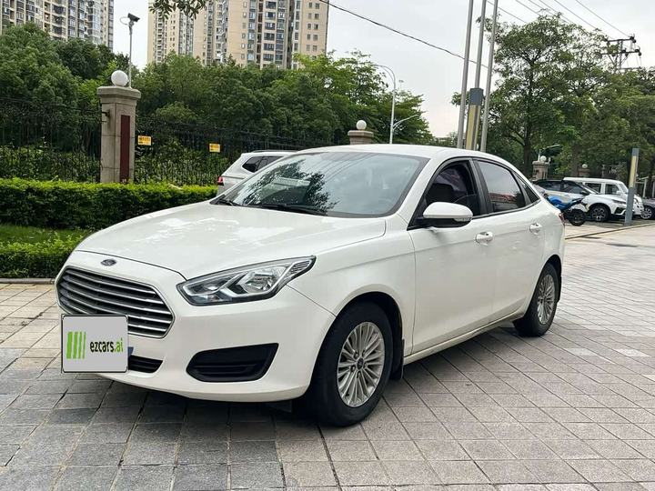 Escort 2015 1.5L AT Fashion