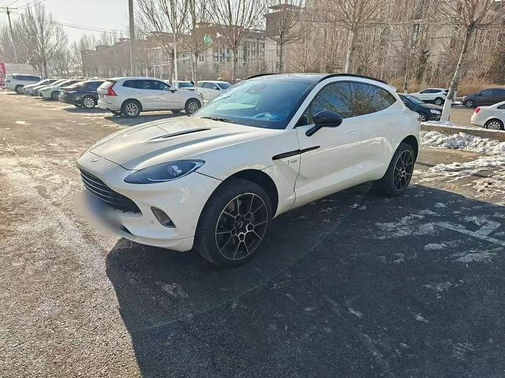 DBX 2021 4.0T V8