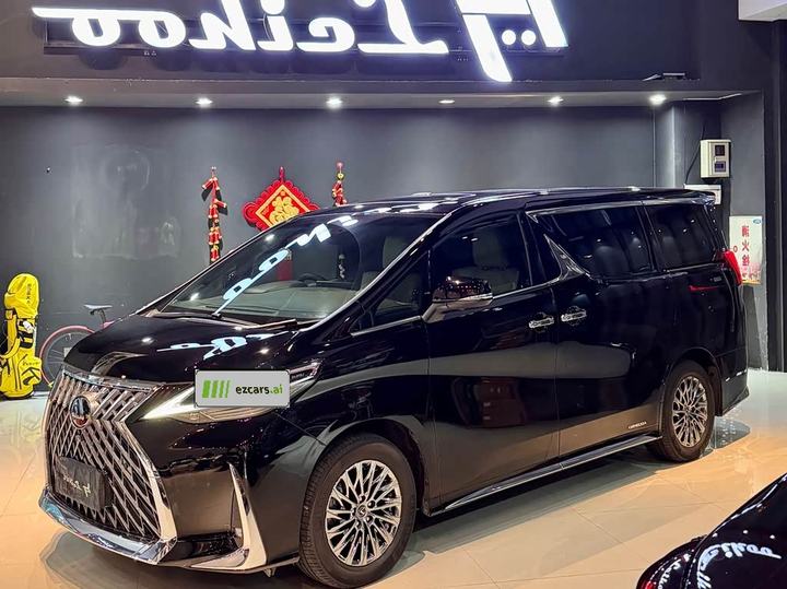 LexusLM 2020 300h 7-Seater