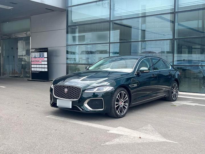 XFL 2025 2.0T P250 RWD Exclusive Luxury