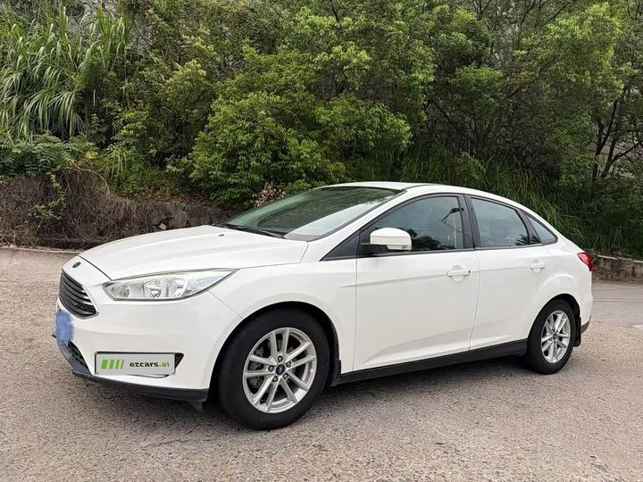 Focus 2015 Sedan 1.6L AT