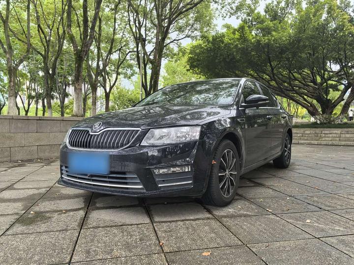 Octavia 2017 1.6L AT