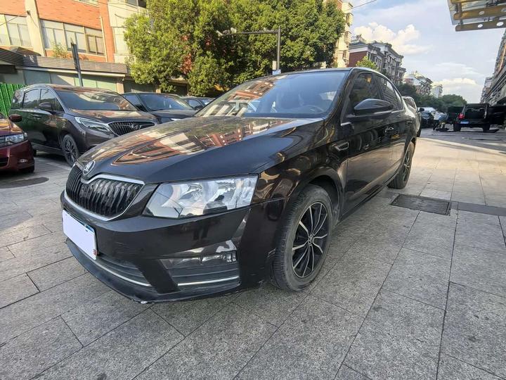 Octavia 2017 1.6L AT