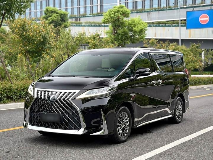 LexusLM 2020 300h 4-Seater Royal