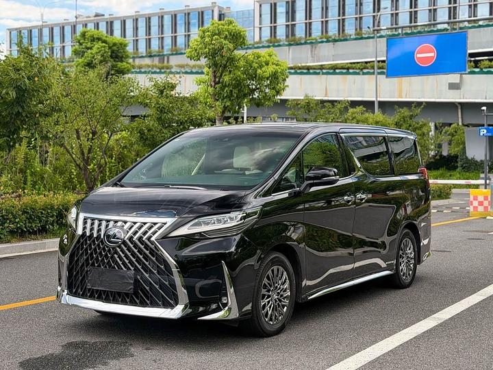 LexusLM 2020 300h 4-Seater Royal