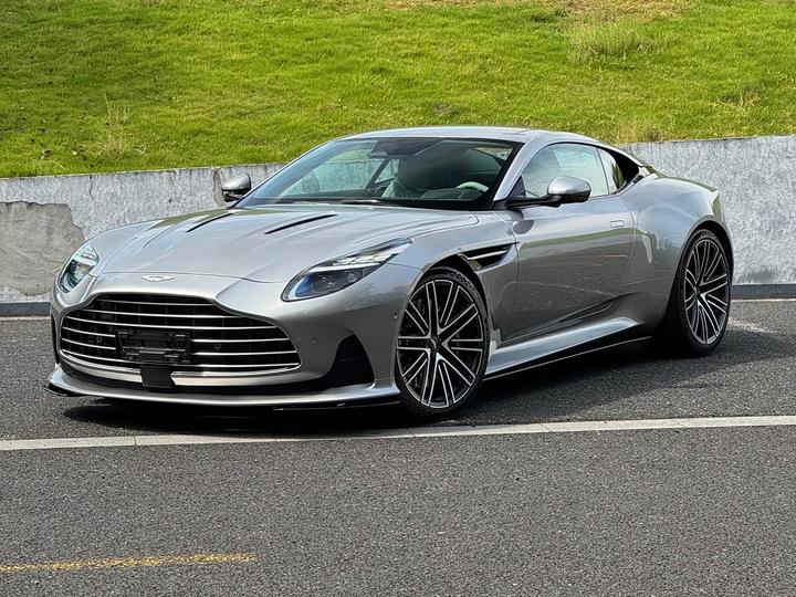 DB12 2023 4.0T V8 Coupe