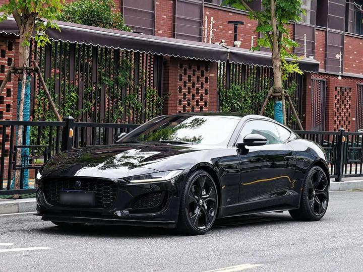 F-TYPE 2024 P300 75 Collection Coupe