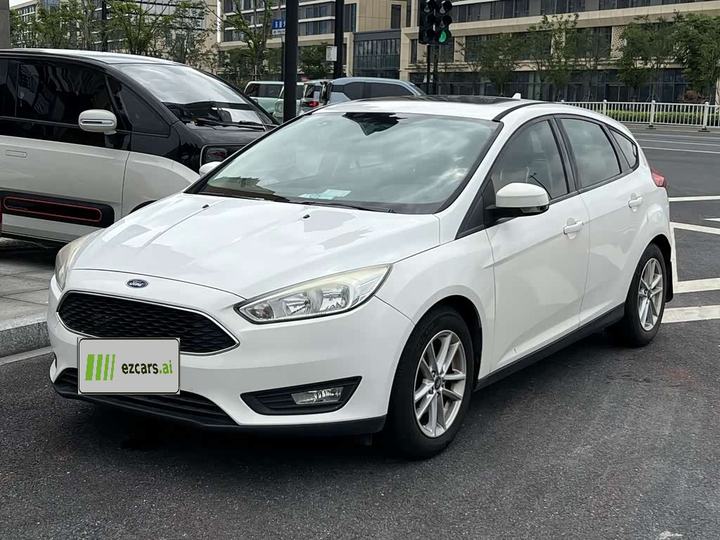 Focus 2018 Hatchback Classic 1.6L AT Fashion
