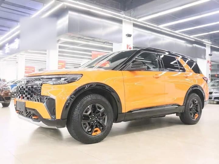 Explorer 2024 2.3T EcoBoost Summit 7-Seater