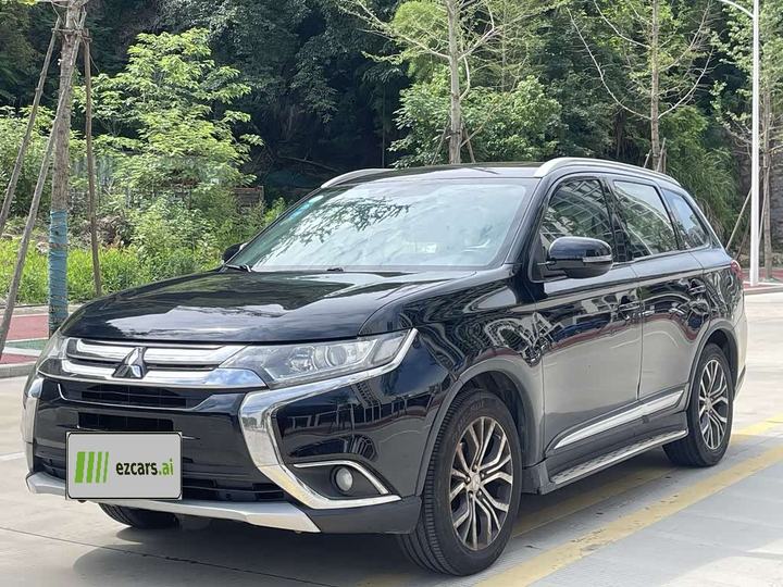 Outlander 2018 2.0L RWD 7-Seater