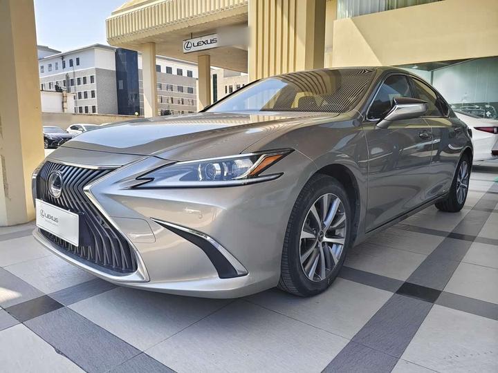 LexusES 2018 300h Excellence China V