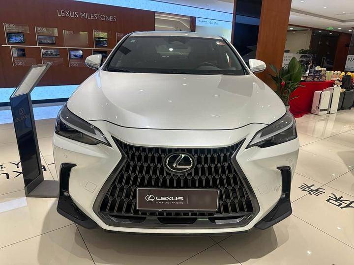 LexusNX 2022 260 FWD