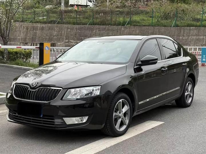 Octavia 2016 1.6L AT