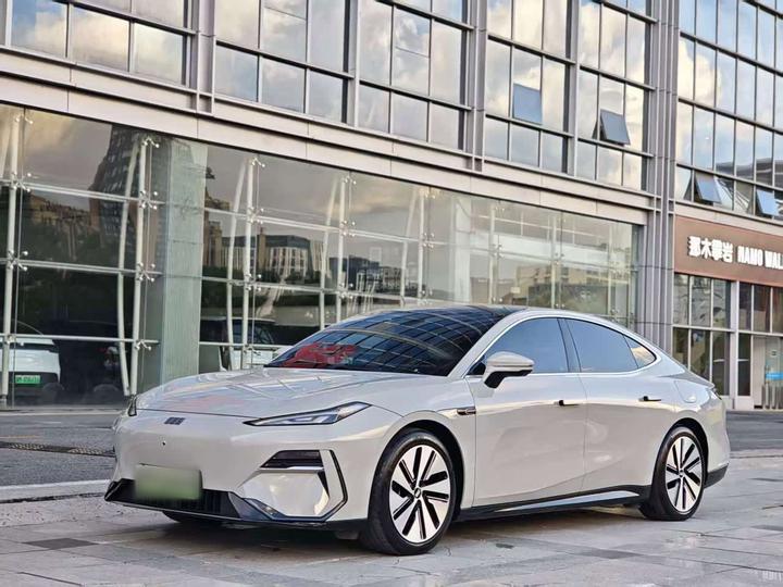 E8 2024 665km RWD Voyager