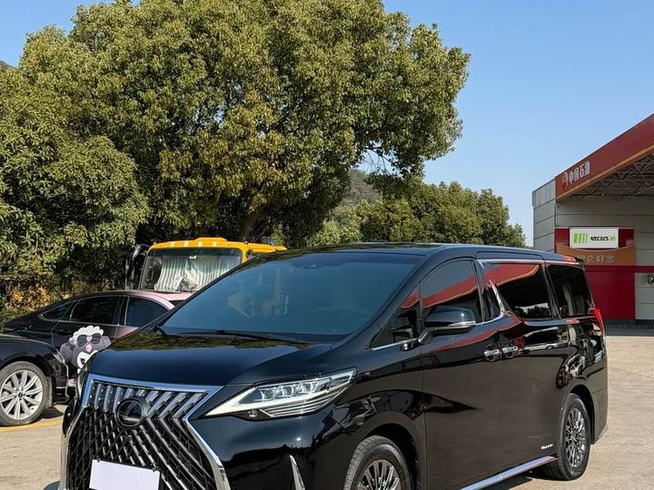 LexusLM 2020 300h 7-Seater