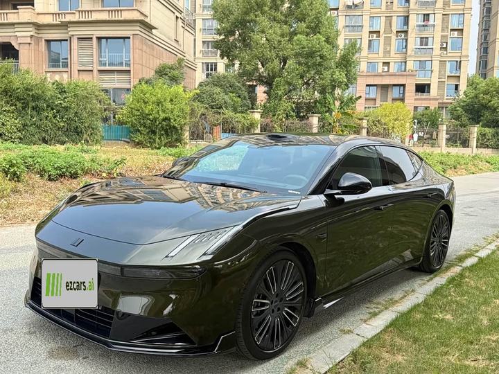 10 2025 240 AWD UltraSport