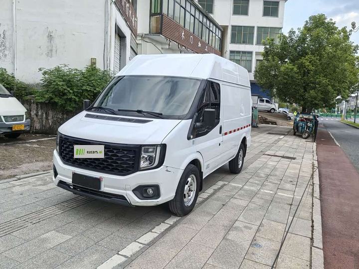 2022 2.0T MT Van Medium Wheelbase High Roof 3-Seater