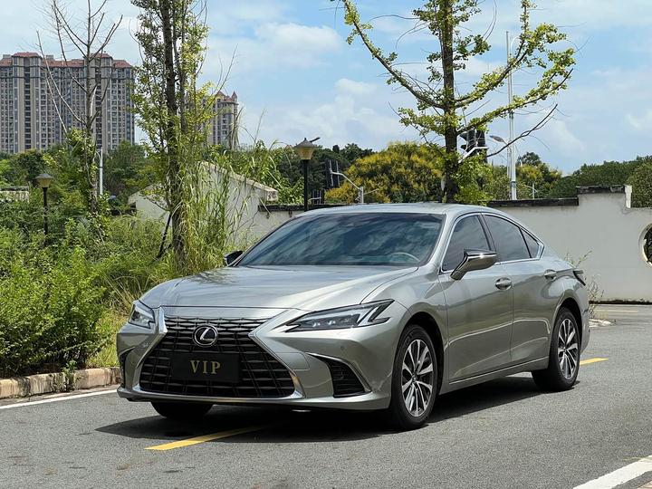 LexusES 2025 200 Exclusive