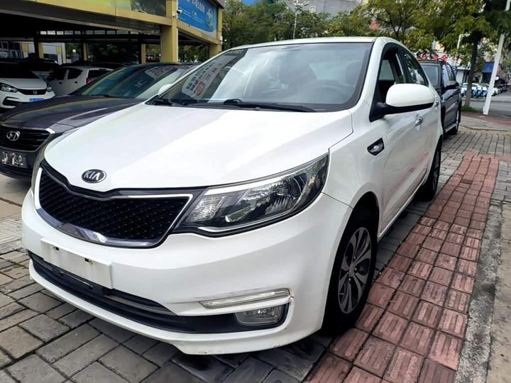 K2 2015 Sedan 1.4L AT GLS