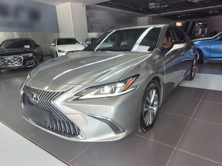 LexusES 2020 200 Luxury