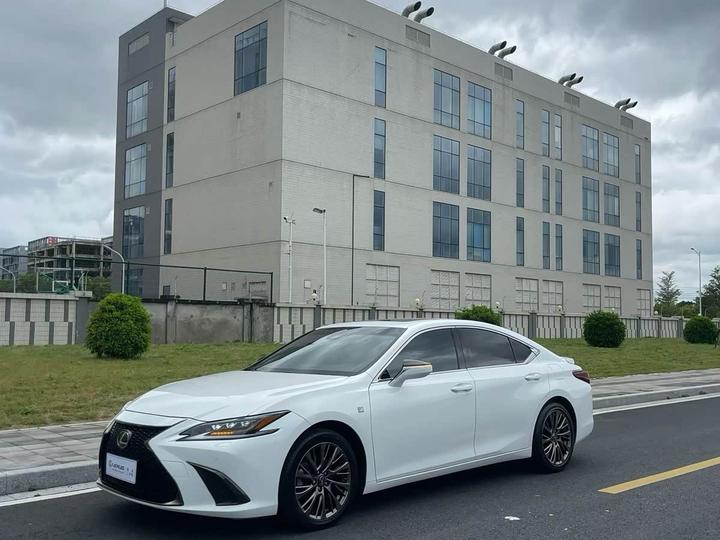 LexusES 2018 260 F SPORT China V