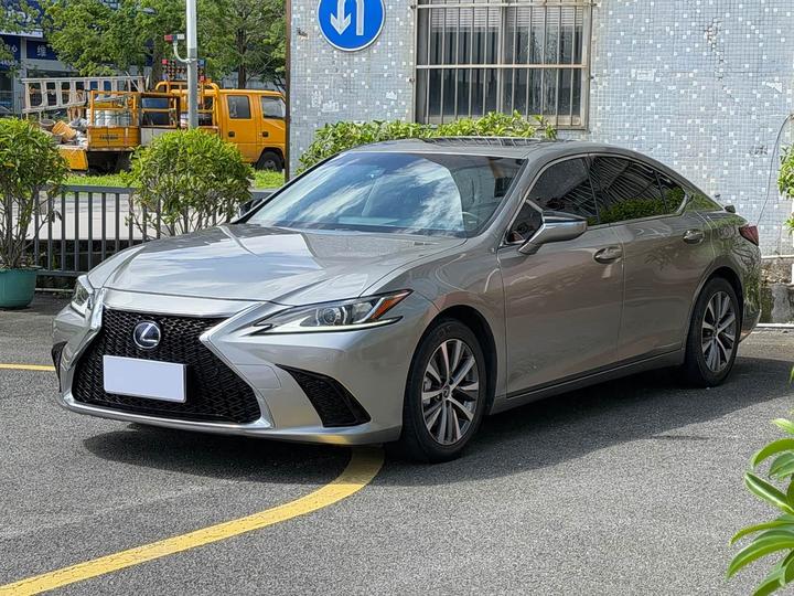 LexusES 2018 300h Excellence China V