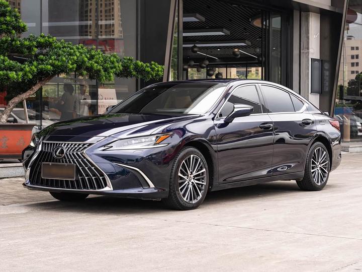 LexusES 2022 300h Exclusive