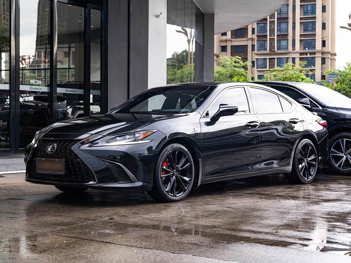 LexusES 2022 300h F SPORT