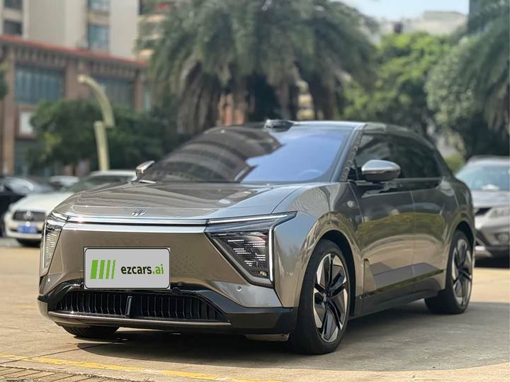 HiPhi Y 2023 765km Flagship