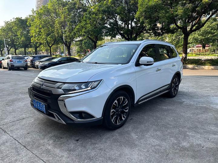 Outlander 2019 2.4L AWD Enjoy 7-Seater China VI