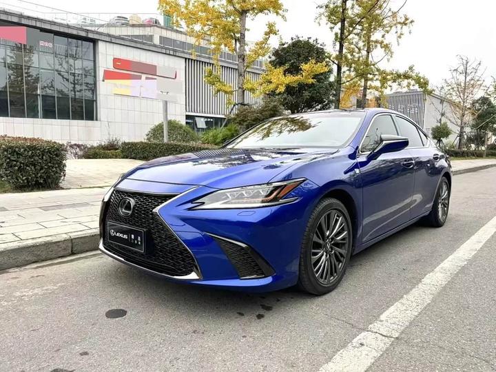 LexusES 2020 260 F SPORT