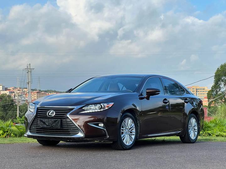 LexusES 2017 200 30 Anniversary Edition
