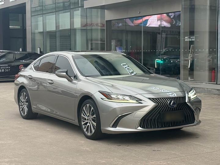 LexusES 2018 300h Exclusive China V