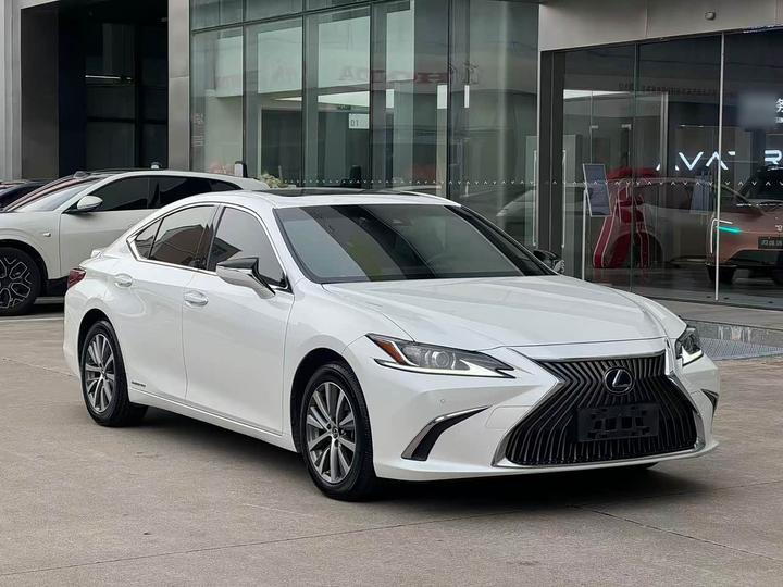 LexusES 2018 300h Excellence China V