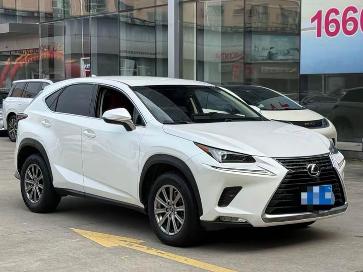LexusNX 2018 300 FWD