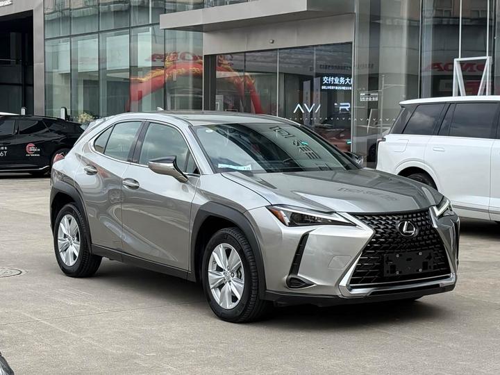 LexusUX 2022 260h