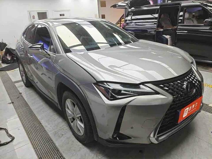 LexusUX 2020 260h China V
