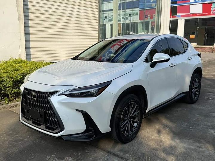 LexusNX 2022 260 FWD