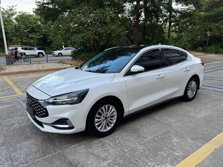 Focus 2021 Sedan EcoBoost 180 AT