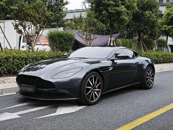 DB11 2019 4.0T V8 Coupe