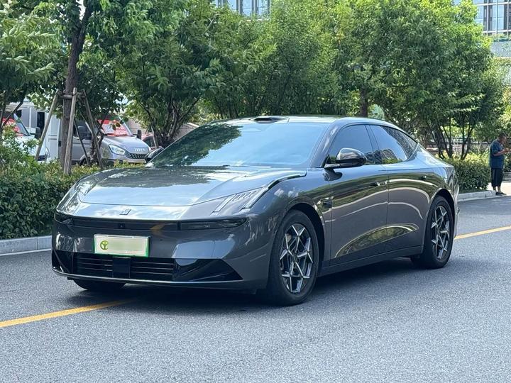 10 2025 120 AWD Ultra