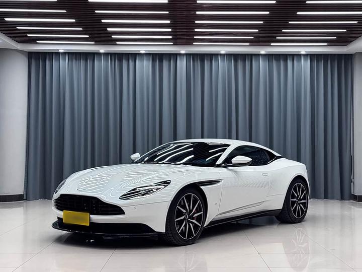 DB11 2019 4.0T V8 Coupe