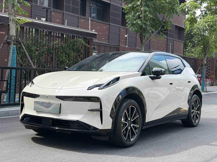 X 2023 RWD ME 5-Seater