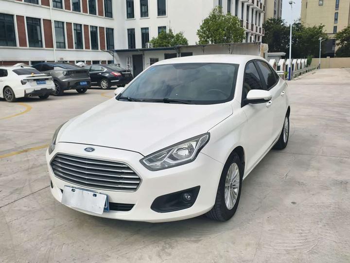 Escort 2015 1.5L AT Comfort