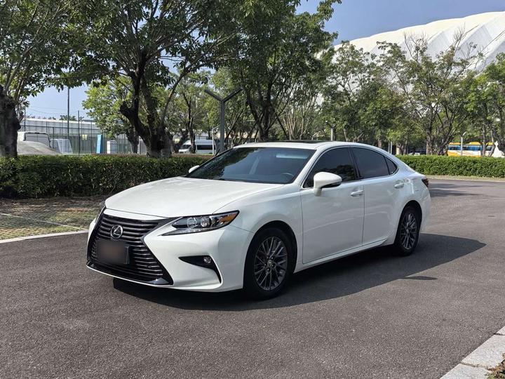 LexusES 2017 200 30 Anniversary Edition