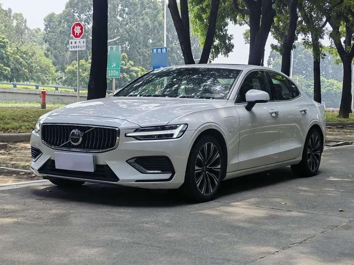 S60 Hybrid 2024 T8 AWD Long Range Luxury