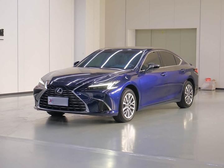 LexusES 2025 200 Exclusive