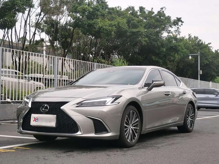 LexusES 2025 300h Exclusive