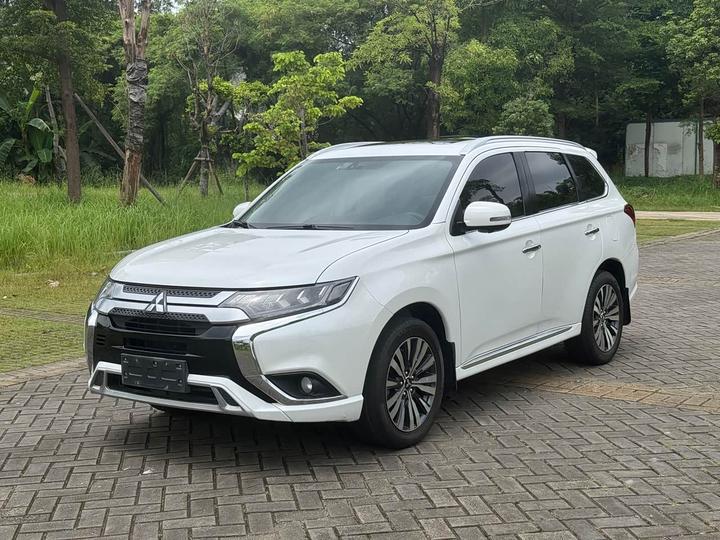 Outlander 2021 2.4L AWD Enjoy 7-Seater