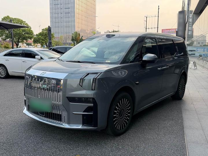009 2024 7-Seater AWD 108kWh